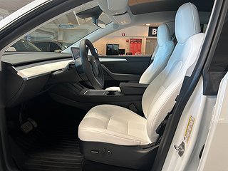 Tesla Model Y Long Range AWD 514hk/MOMS/Pano/Navi/M-värmare