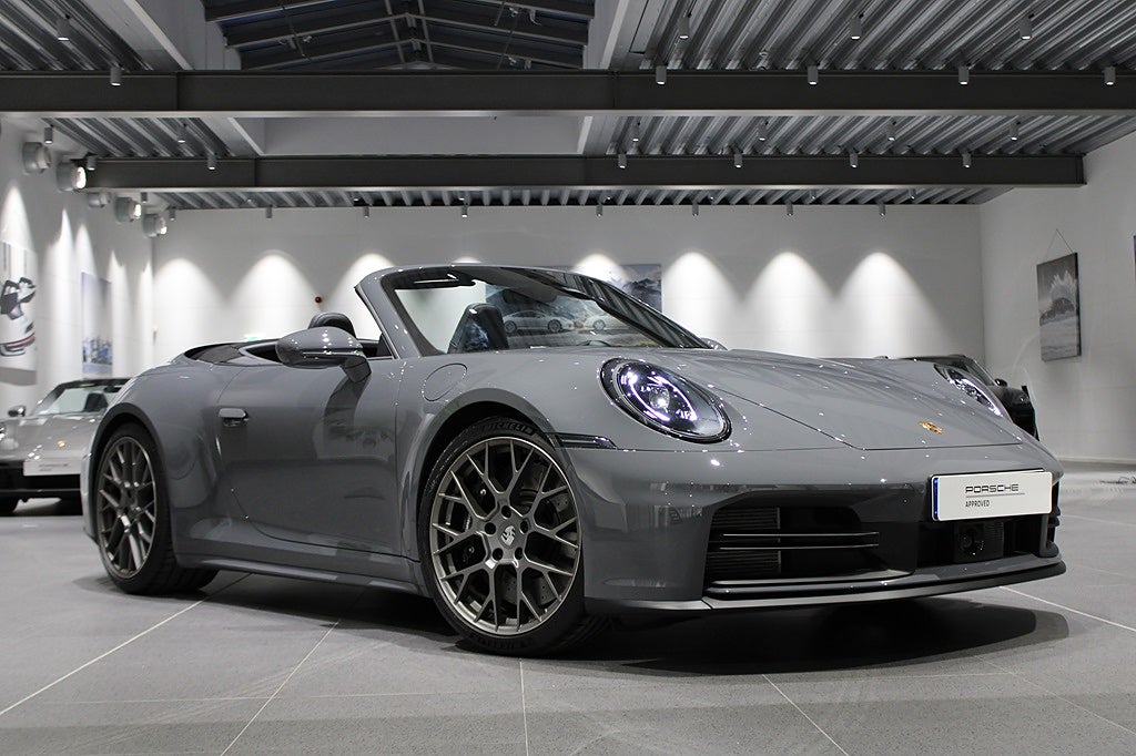 Porsche 992 Carrera S Cabriolet Moms