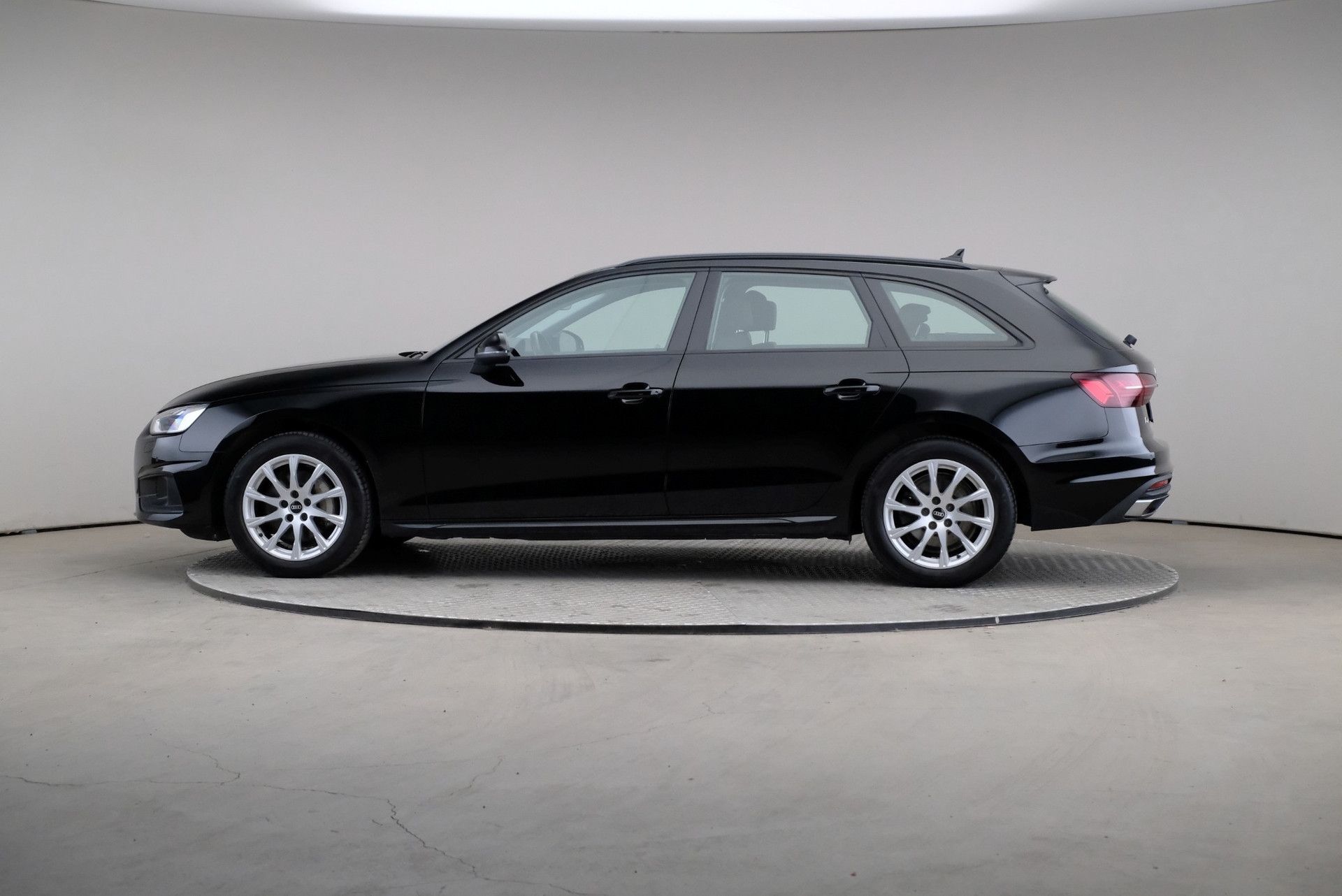 Audi A4 2021, bild 4/49