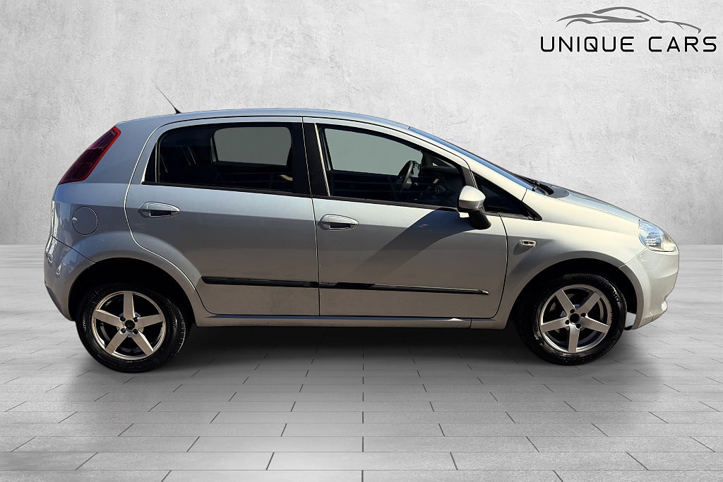 Fiat Grande Punto 2009 - miniatyr 2