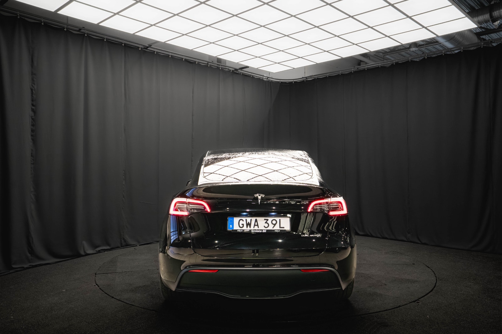 Tesla Model Y Long Range AWD DRAG PANO KAMERA 94.2%SoH 1-ÄGARE MOMS 2024 - miniatyr 8