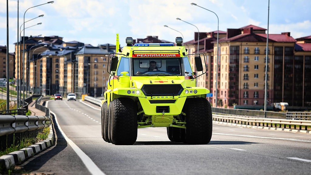 Om man ser en Avtoros Shaman-ambulans i backspegeln gör man nog bäst i att byta fil.