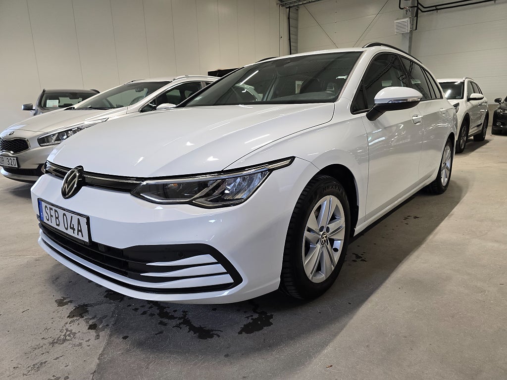 Volkswagen Golf SC 1.5 eTSI ACT Base *Automat *Dragkrok *Backkamera