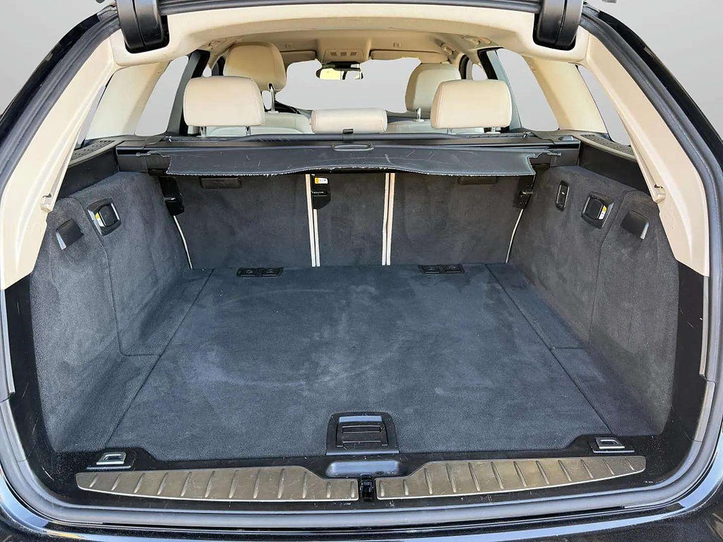 BMW 520d xDrive Touring Steptronic M-Ratt H&K Skinn Drag 2 Ägare - miniatyr 16