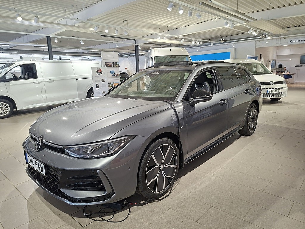 Volkswagen Passat eHybrid 272 DSG6 R-Line Drag/Värmare