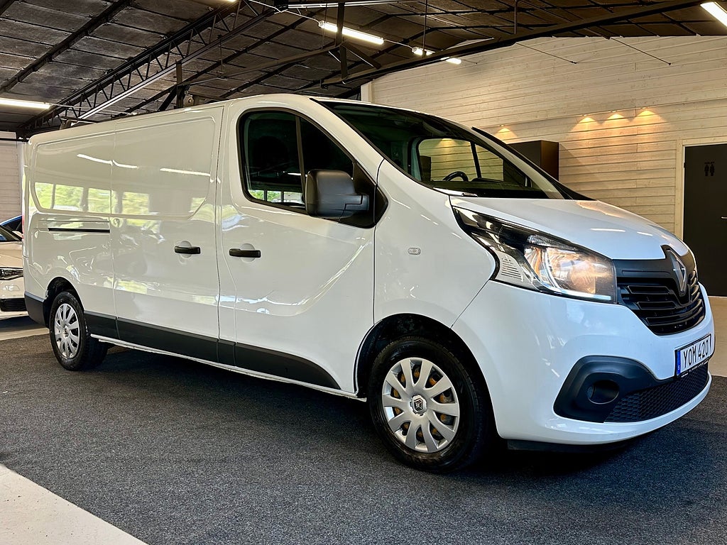 Renault trafic Skåpbil 2.7t 1.6 dCi Moms|Drag|L2|Dubbla-D|Värmare125hk