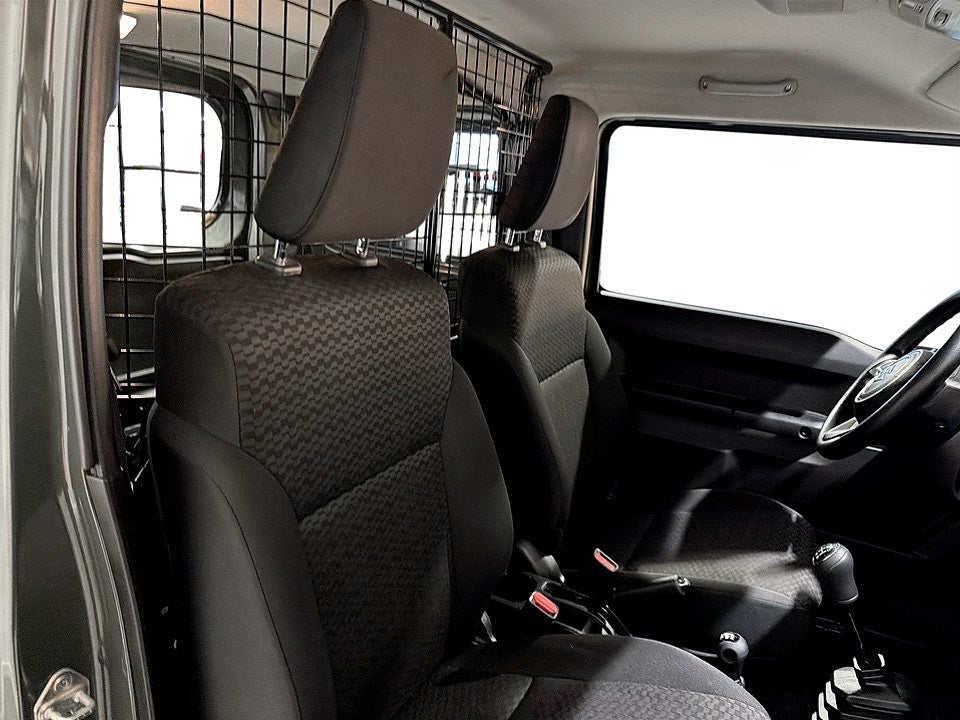 Bild på Suzuki Jimny Torakku 1.5 ALLGRIP 102hk 4WD - DRAG, NYSERVAD