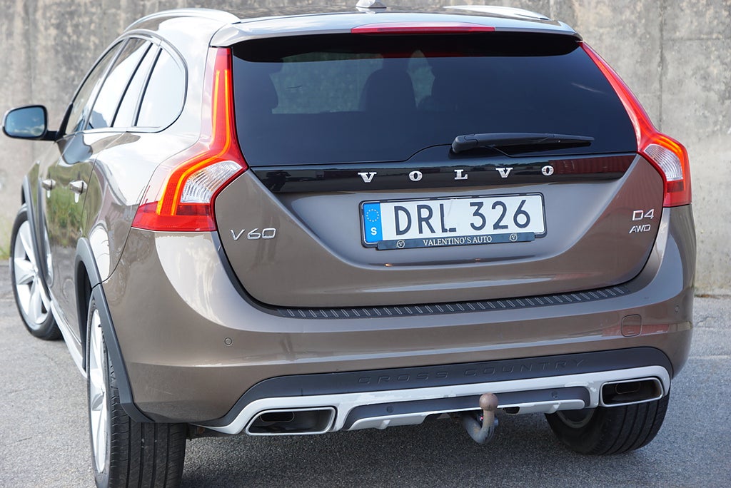 Volvo V60 Cross Country D4 AWD Summum|Drag|BLIS|Värmare|Adaptiv-Fart|S