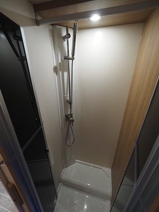 Husbil-halvintegrerad Ci Elliot 87 XT GO 18 av 22