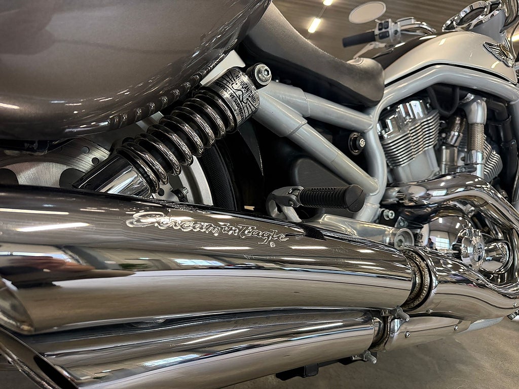 Harley-Davidson vrsca V-Rod 2-tone jubileum, LÅG MIL, NYSKICK
