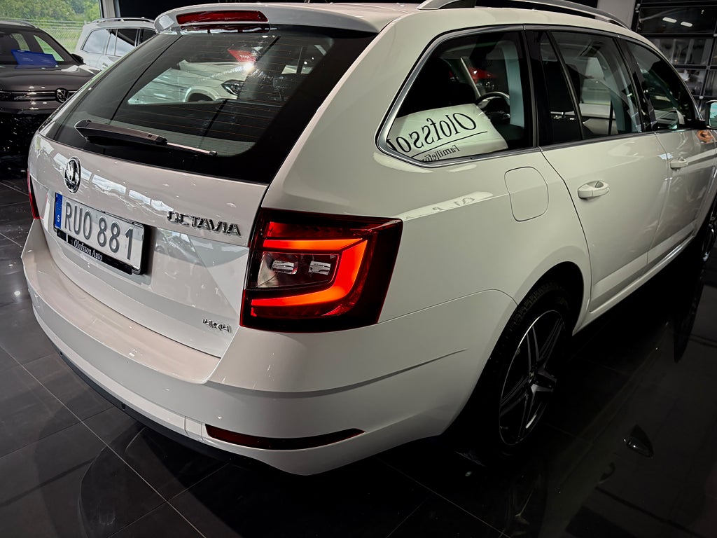 Skoda Octavia Kombi 2.0 TDI SCR 4×4 värmare, offroadpaket,drag - bild 11