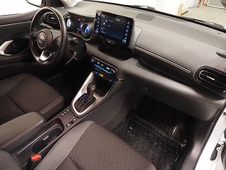 Halvkombi Toyota Yaris 10 av 23