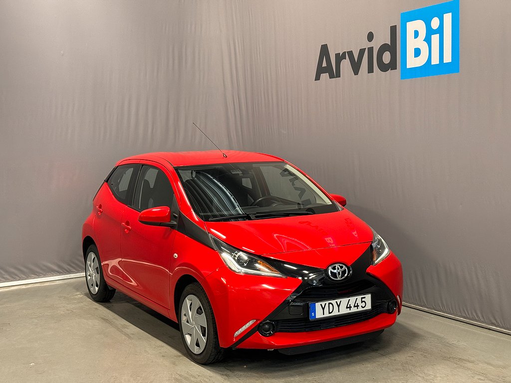 Toyota Aygo 5-dörrar 1.0 X-PLAY Xenon Körfilsassist Nyservad