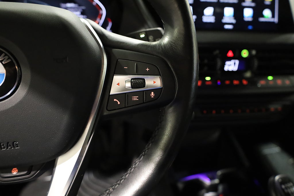 BMW 118I Sport line 136hk Navi Rattvärme PDC Leasbar LED 2022