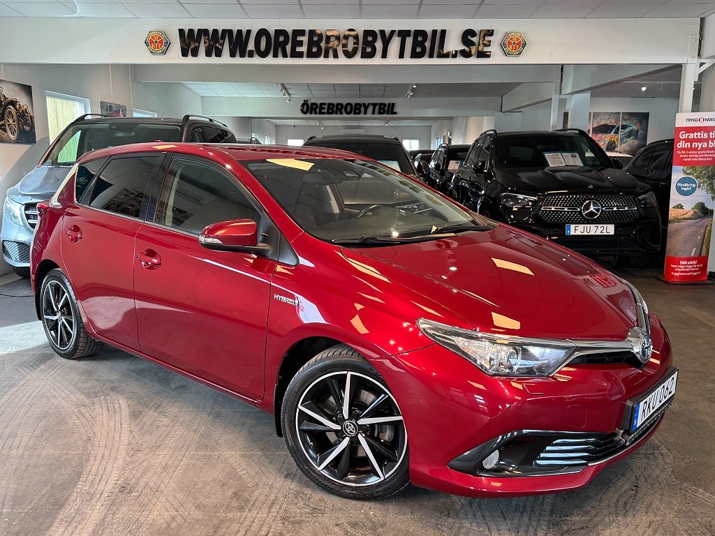 Toyota Auris Hybrid e-CVT Intense Edition B-kamera M-värmare 136hk