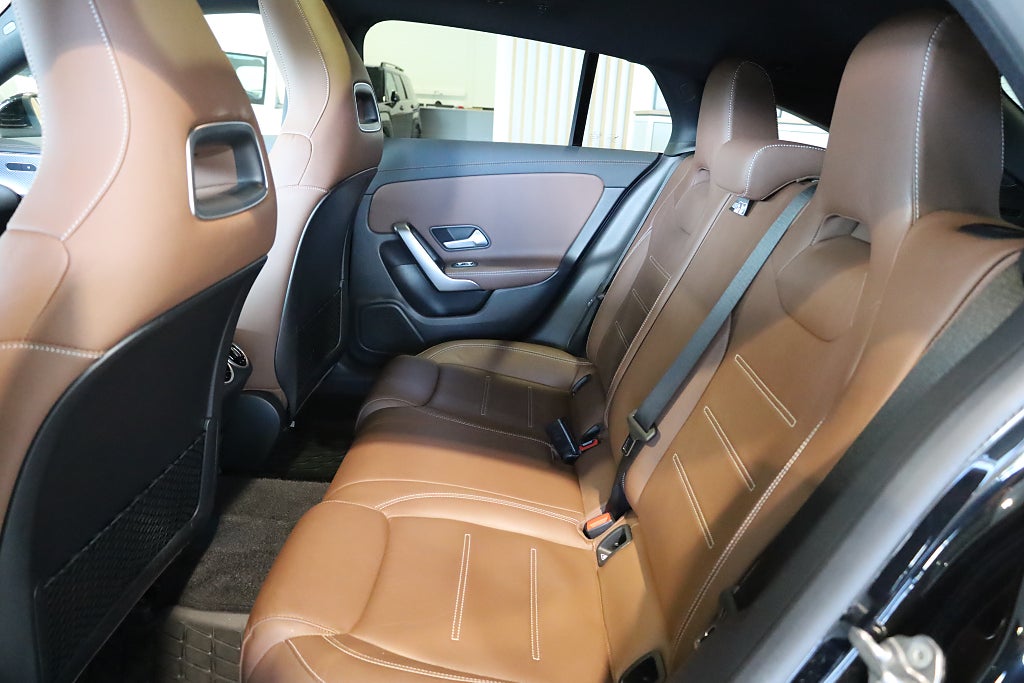 Mercedes-Benz CLA 200 Shooting Brake 7G-DCT Panorama Kamera Läder Navi