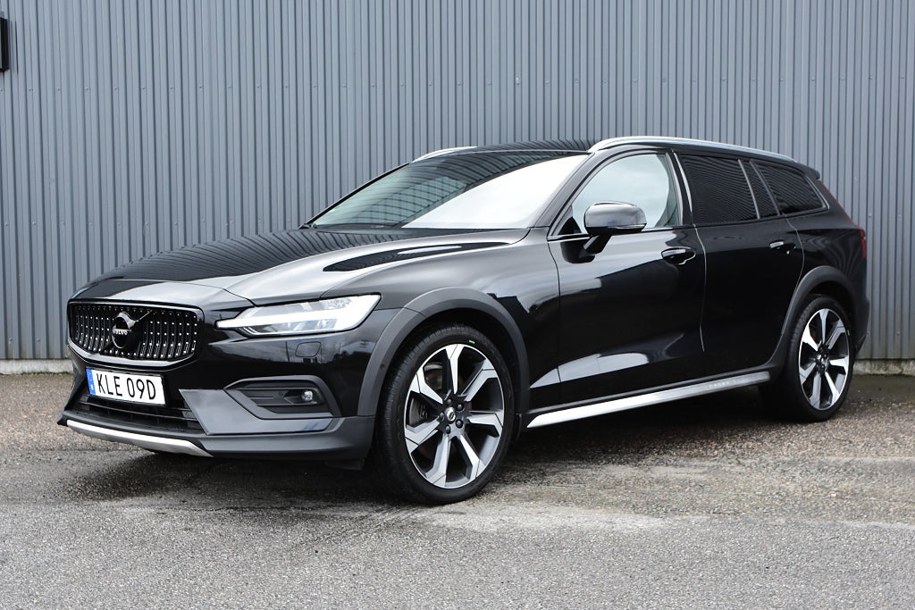 Volvo V60 Cross Country B4 AWD / Dragkrok / H/K / Läder / 20"