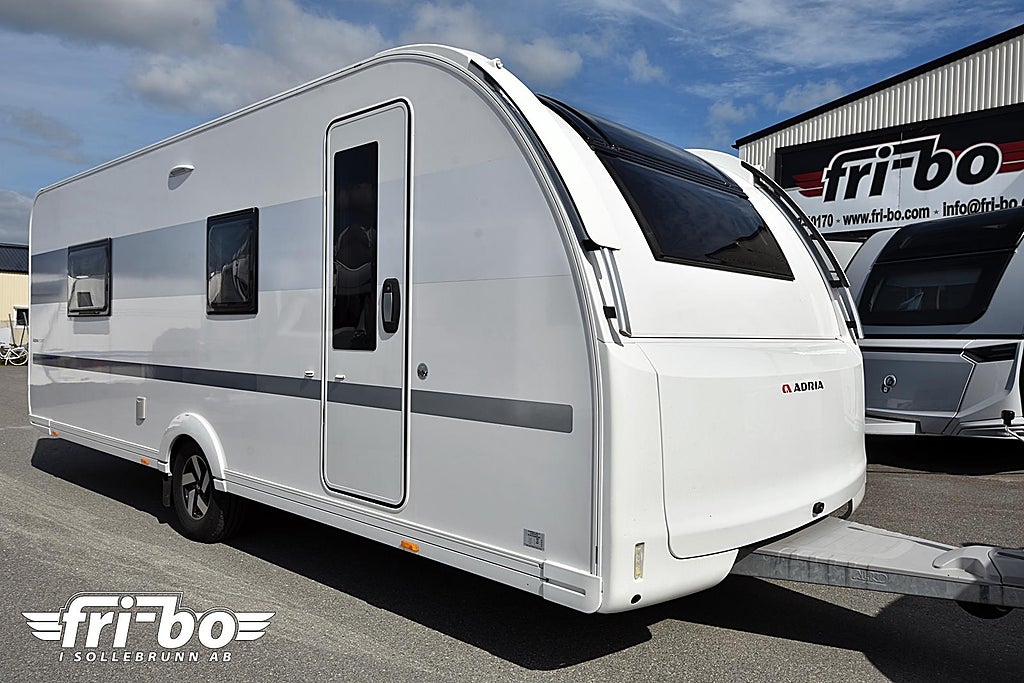 Adria 613 HT Adora, Långbädd