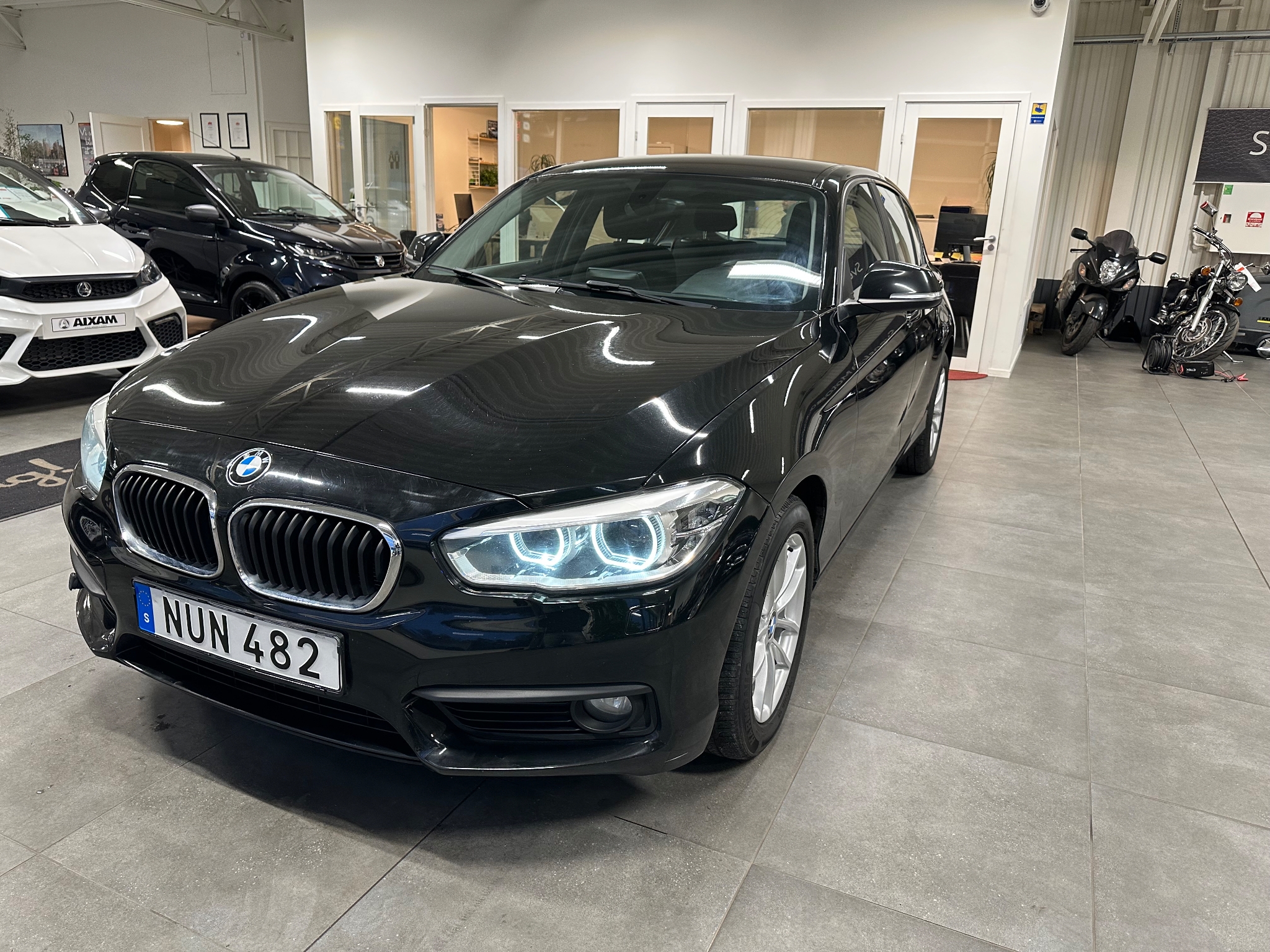 BMW 118 i 5-dörrars Advantage 2016, bild 2/45