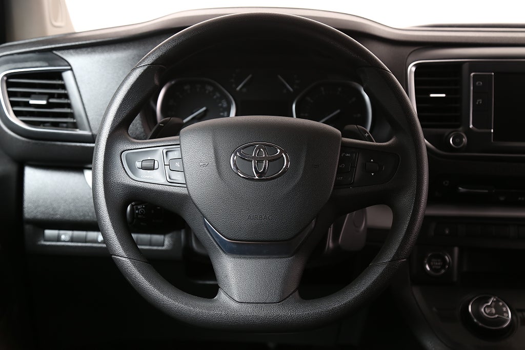 Toyota Proace Verso 2,0 D-4D 144hk Aut 9-sits Värmare Drag Leasbar 2023