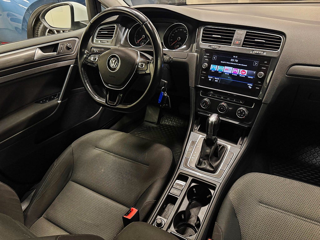 Volkswagen Golf SportKombi 1.6 TDI Automat 116hk Kamrem Nybytt