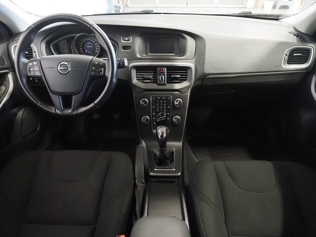 Volvo V40 D2 Business 120hk Drag P-Sen VOC D-Värm 2018