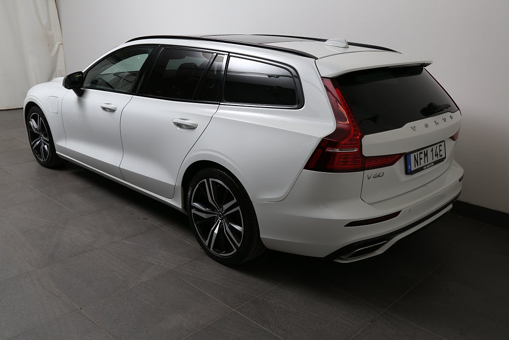 Volvo V60 Recharge T8 392hk R-Design Pro Edition III AWD B&W Pano