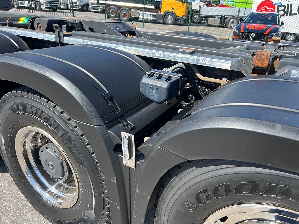 Mercedes-Benz Arocs 3251 Tridem Lastväxlare, Fullt Plogutrustad