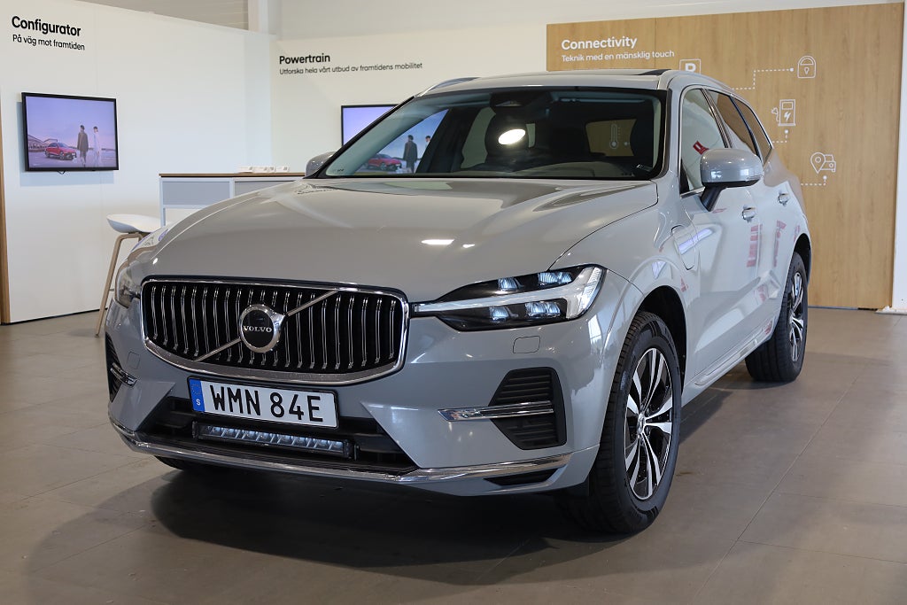 Volvo XC60 Recharge T6 AWD Geartronic Core Edition Drag Navi Moms 2024