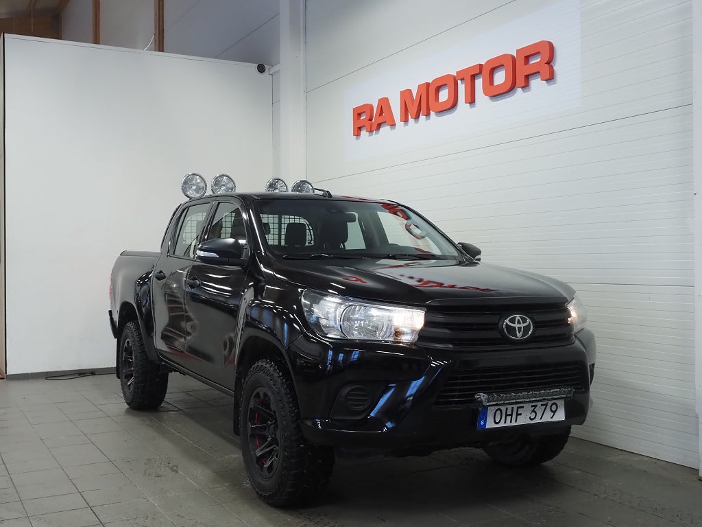 Toyota Hilux Dubbelhytt 2.4 150hk AWD | Flaklock | D-värm | Drag |