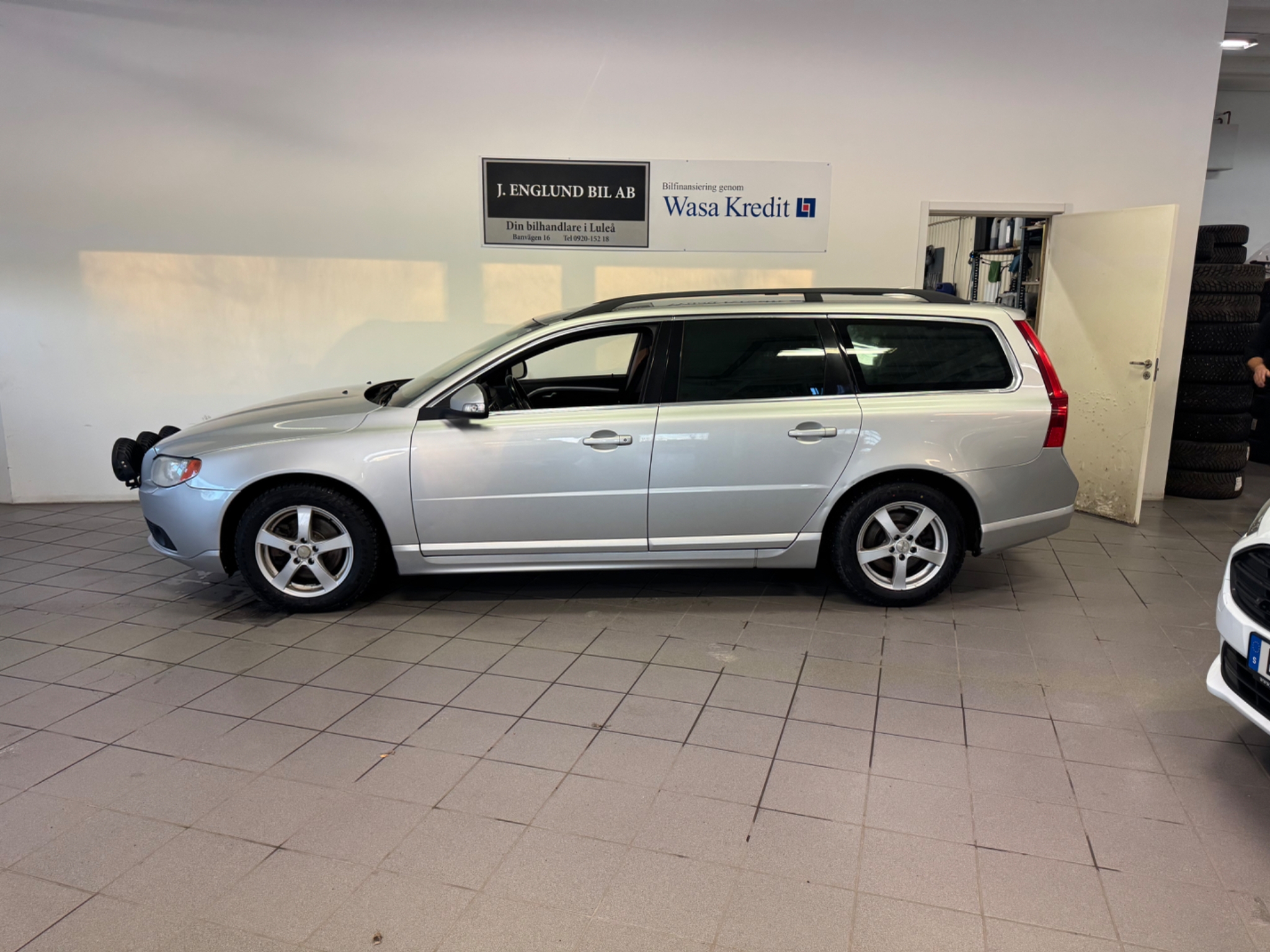 Volvo V70 Momentum 2011, bild 2/10