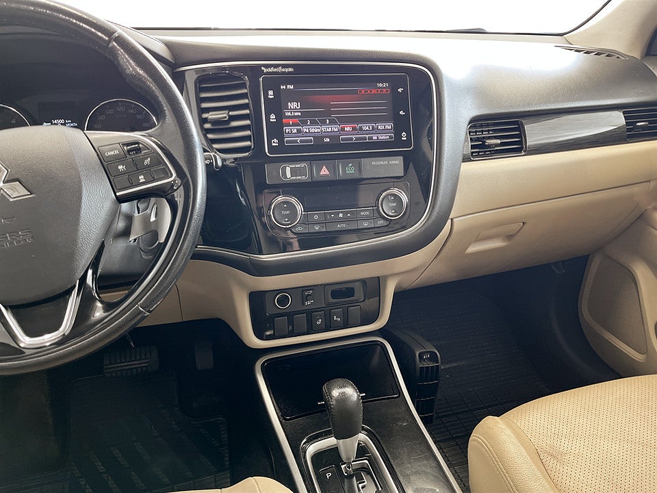Bild på Mitsubishi Outlander Business 2.2 Di-D 150hk Aut 4WD B-KAMERA ELSTOL