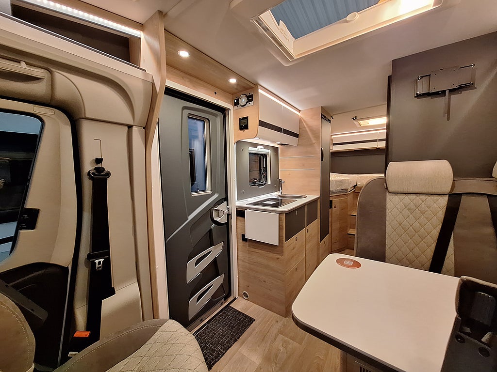 Dethleffs Globebus Camp Active T 4 Långbädd, Automat, Solcell, MCA 1