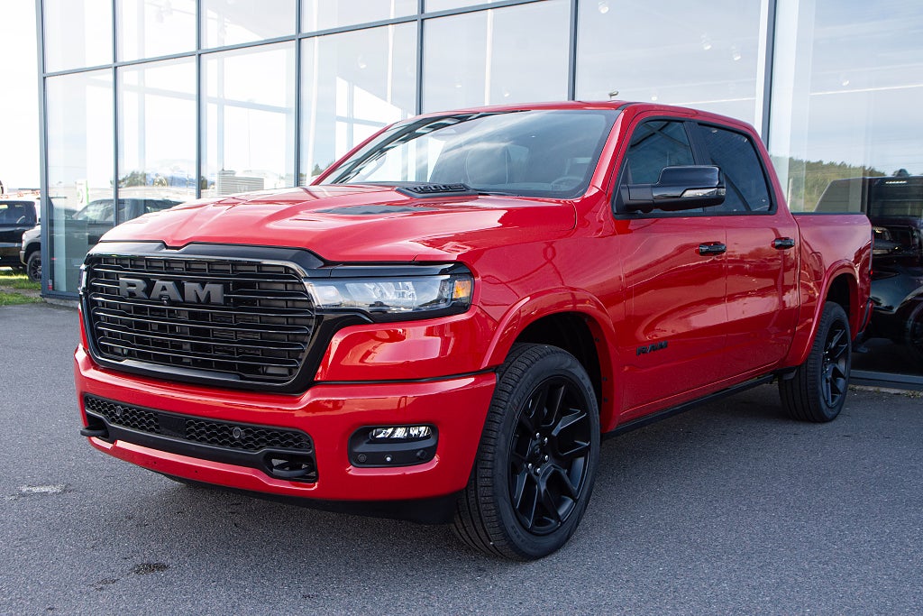 Dodge RAM 1500 Laramie Night Premium 420hk 2025 LÅG SKATT