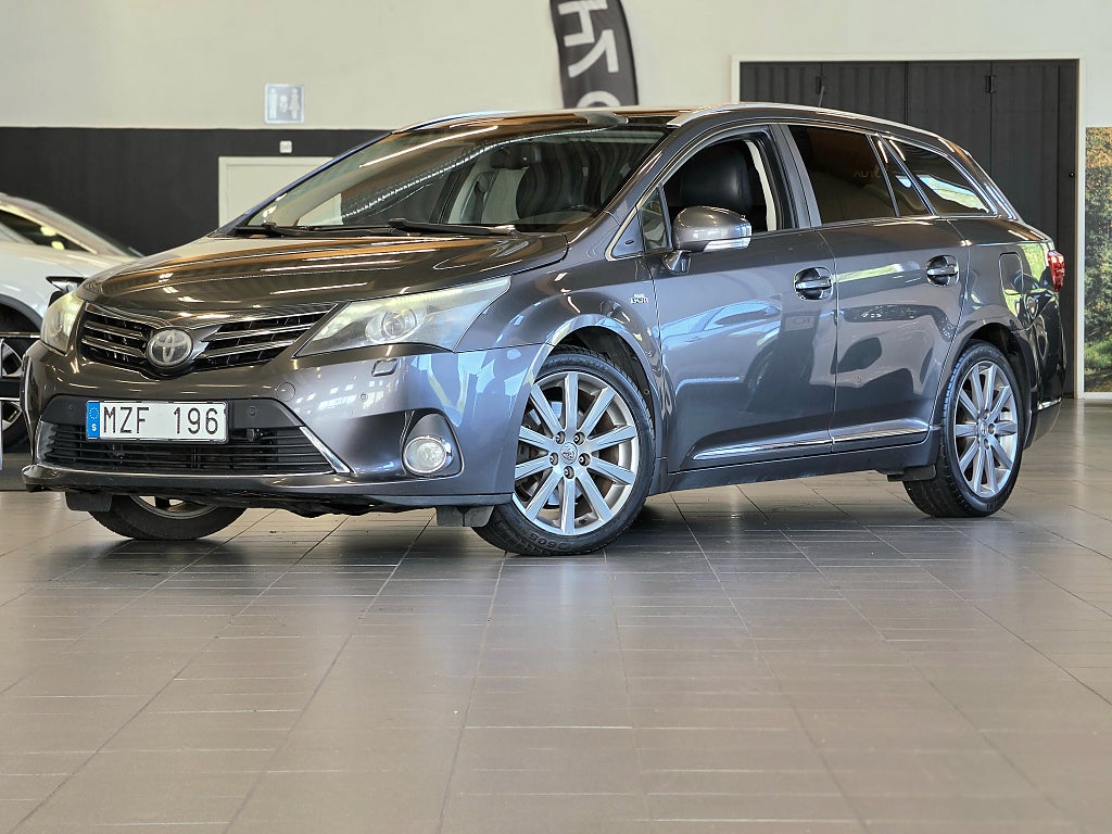 Toyota Avensis kombi 2.2 D-4D Executive / Drag / Skinn / Panorama /