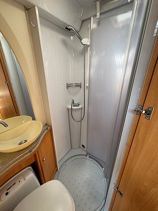 Husbil-halvintegrerad LMC Liberty TI 708 14 av 18