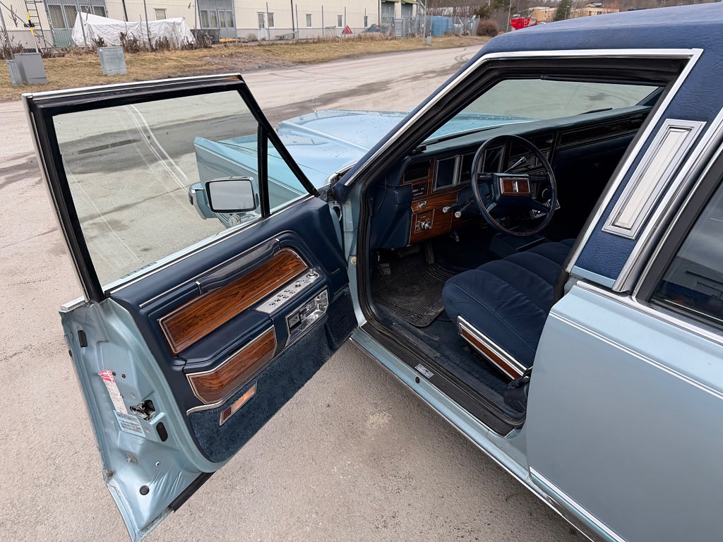 Lincoln Continental Mark VI Sedan 5.0 V8 EFI 0kr insats 848kr/mån