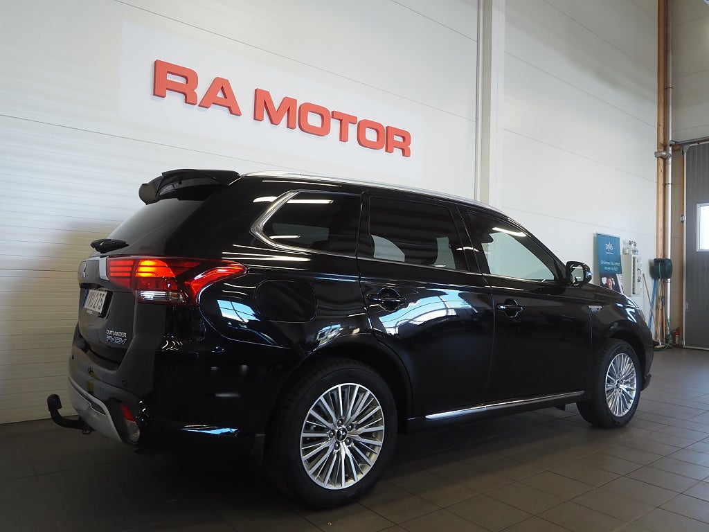 Mitsubishi Outlander PHEV 4WD CVT Business Dragkrok Skinn 360° Kamera 2019