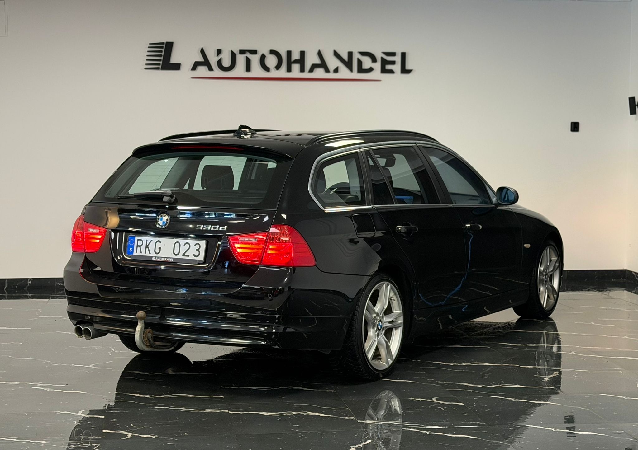 BMW 330 2011, kuva 6/54