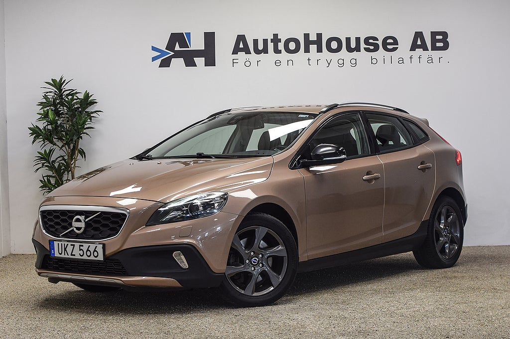 Volvo V40 Cross Country T4 AWD Polestar 213HK Summum Bränslevärmare Drag Skinn
