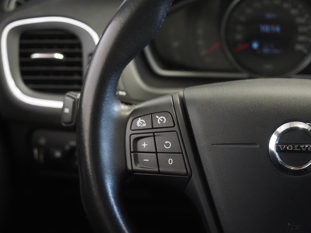 Volvo V40 D2 Business 120hk Drag P-Sen VOC D-Värm 2018