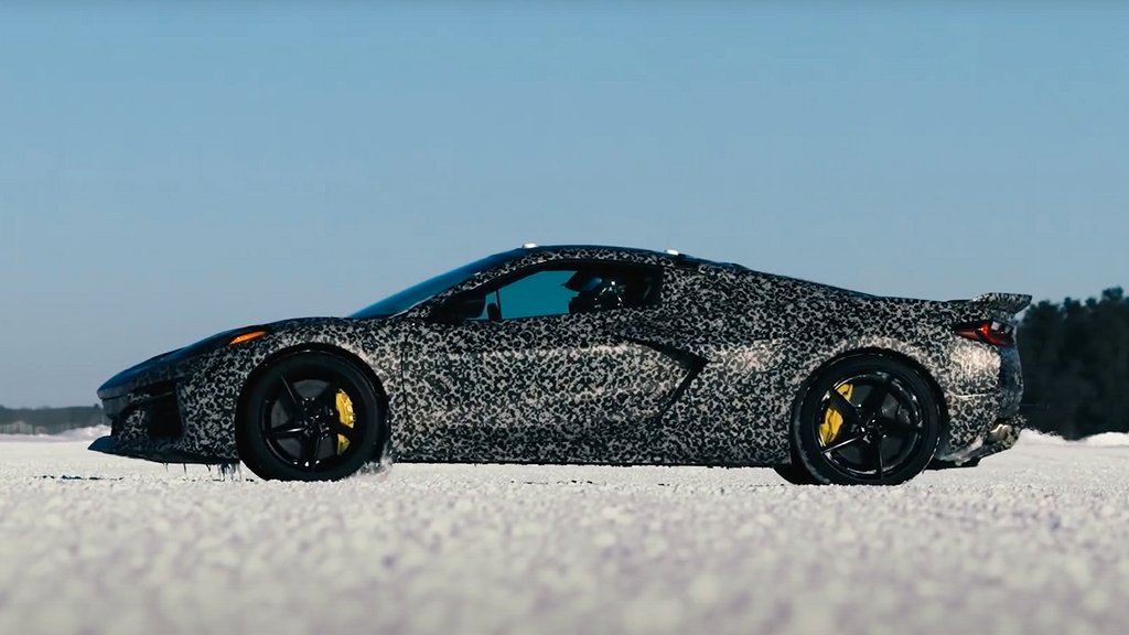 Nästa år kommer en elektrifierad version av Corvette. Skärmdump: Youtube