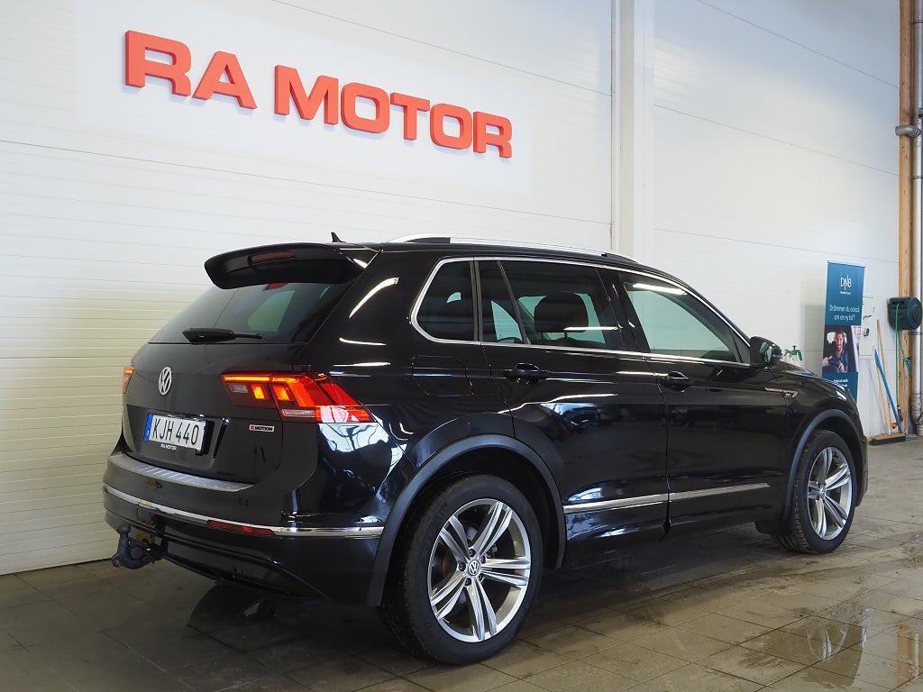 Volkswagen Tiguan 2.0 TDI 4Motion R-Line P-Värm Drag Kamera 19" Carplay