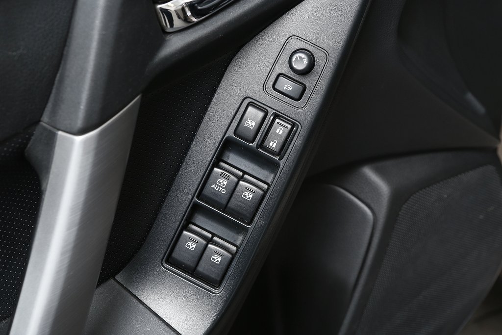Subaru Forester 2,0i XE AWD Aut Skinn Pano Drag Nybesikt 2014