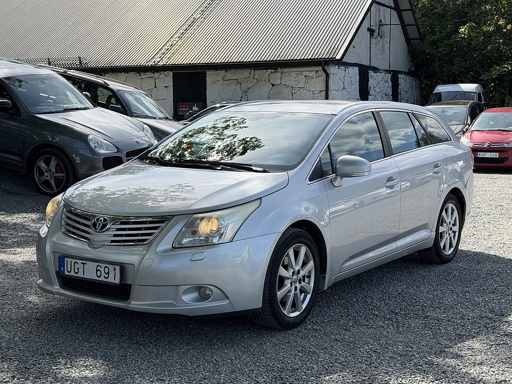 Toyota Avensis Kombi 2.0 D-4D Business, nybesiktad, 126hk, 2011