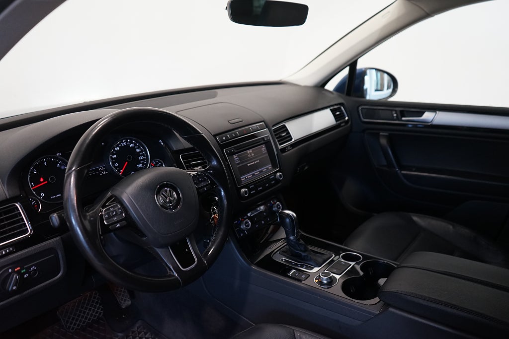 Volkswagen Touareg 3.0 V6 TDI 4M B-kamera Värmare Drag 204hk