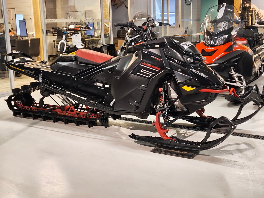 Ski-Doo Freeride 154 850 E-Tec Turbo R 10" Display 3,95% ränta 