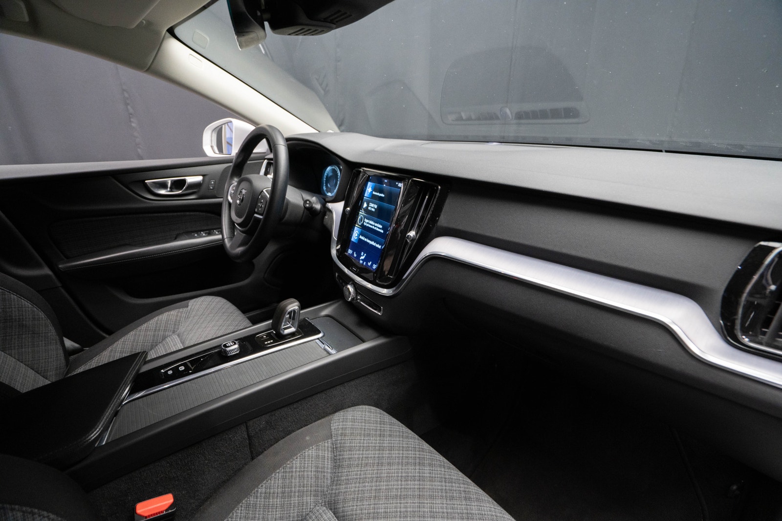 Volvo V60 B4 Advanced KAMERA D-VÄRMARE 1-ÄGARE ADAPTIV-FART MOMS 2022 - miniatyr 17