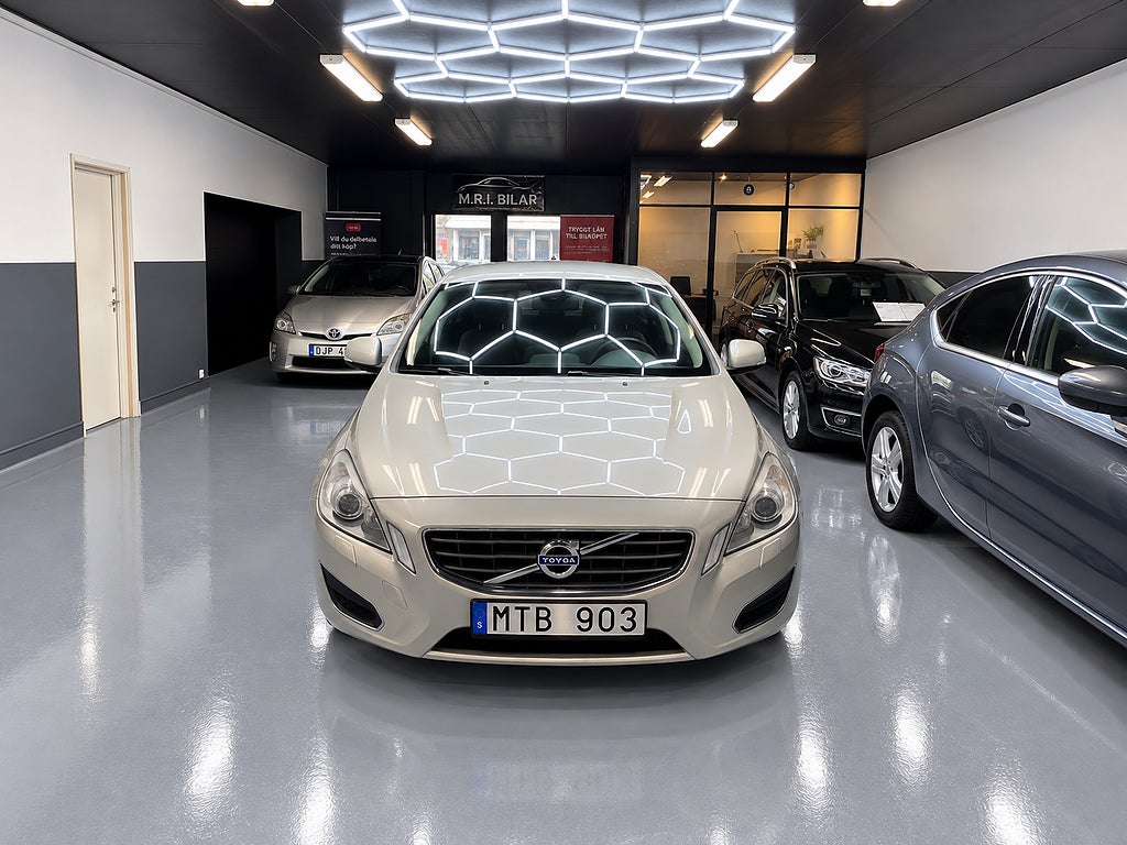 Volvo V60 DRIVe Momentum Euro 5c Ny servat