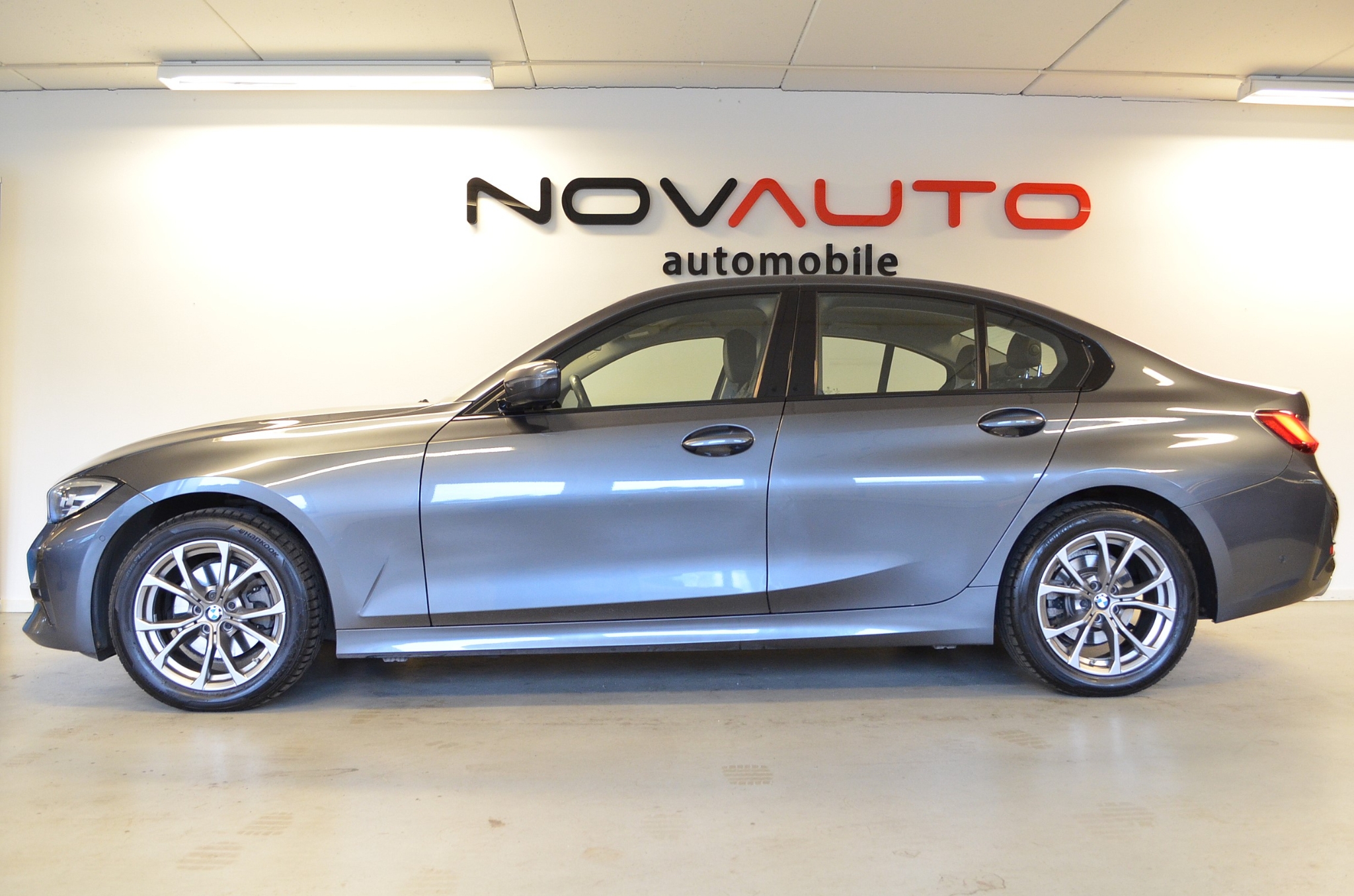 BMW 320 d xDrive Sport Värmare GPS 2021, bild 4/61